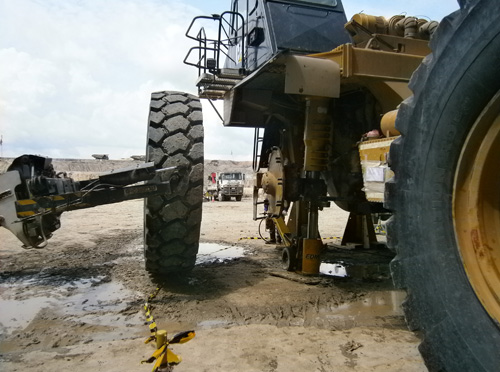 Bongkar Ban Alat Berat